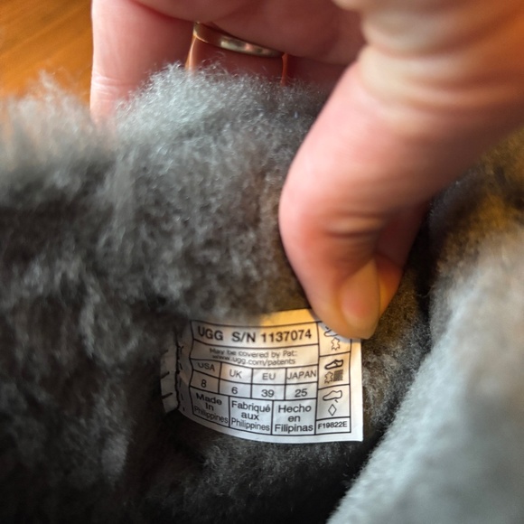 UGG Logo Strap Fur Boots in Excellent Condition size 8 - Picture 6 of 16